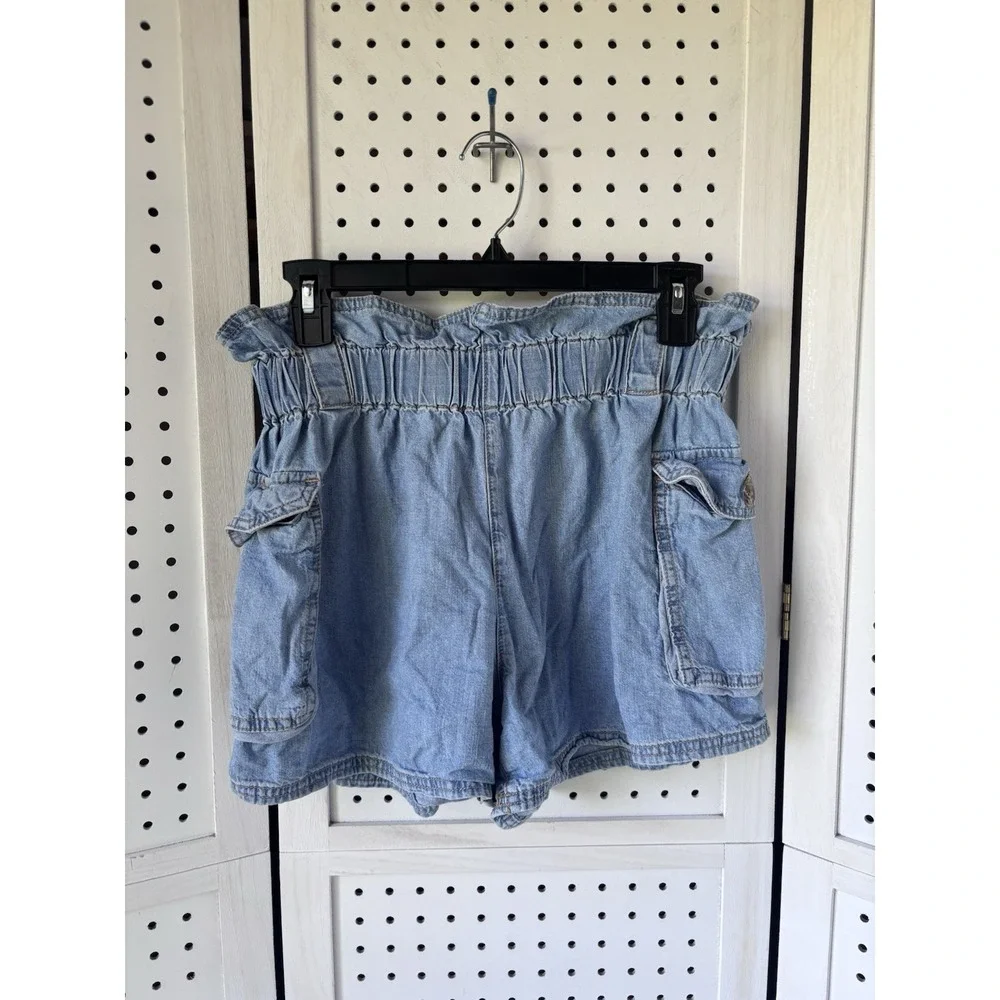 Urban Outfitters Women's M Pull‎ On Chambray Denim Cargo Shorts Ruffle Waist